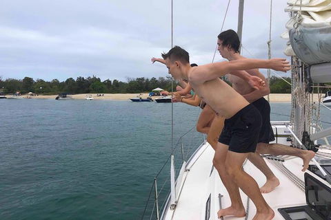 Sailing Curlew Escape On Moreton Bay - Sunshine Coast Guide 11