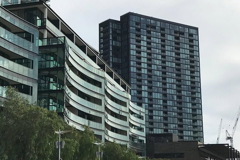 Melbourne CBD To Melbourne Airport (1 Way) - Sunshine Coast Guide 1