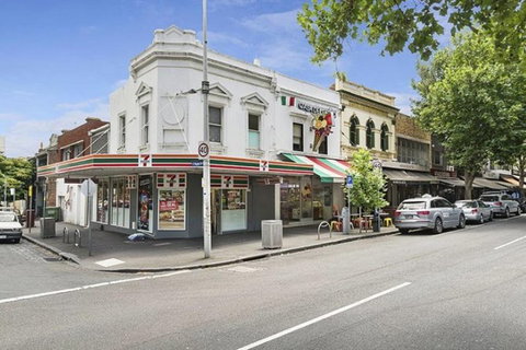 Carlton To Melbourne Airport Special Or The Other Way Around - Sunshine Coast Guide 0
