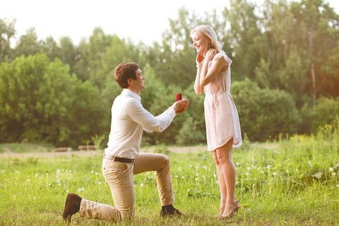 Romance Aircraft Flight + Scenic Tour + 3 Course Lunch + Beer Tasting + Hamper - Sunshine Coast Guide 2