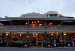 PJ O'Brien's Irish Pub - Sunshine Coast Guide 0