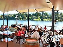 Regatta Bar - Log Cabin - Sunshine Coast Guide 3