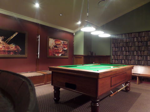 Castle Hill Tavern - Sunshine Coast Guide 6