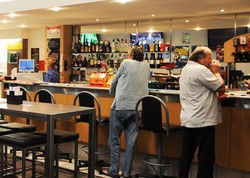 Colonnades Tavern - Sunshine Coast Guide 3