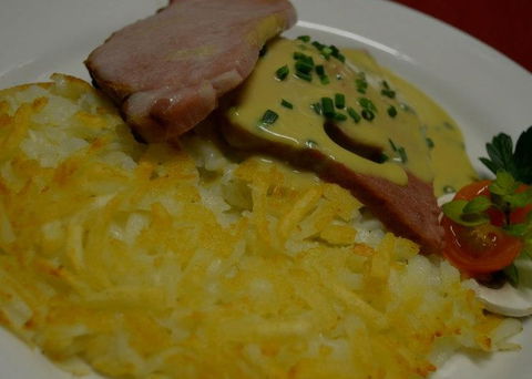 Des Alpes Swiss Restaurant - Sunshine Coast Guide 3