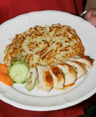 Des Alpes Swiss Restaurant - Sunshine Coast Guide 4