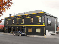 Star & Garter Hotel - Sunshine Coast Guide 0
