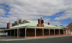 Huntington Tavern - Sunshine Coast Guide 0