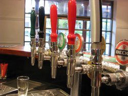 Mayfair Tavern & Bottleshop - Sunshine Coast Guide 2