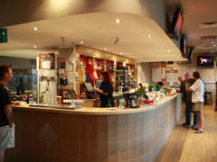 Oaks Hotel - Sunshine Coast Guide 0