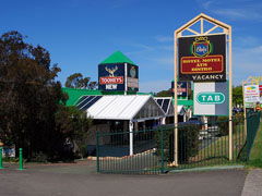 Oaks Hotel - Sunshine Coast Guide 1