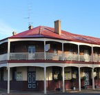 Brookton Club Hotel - Sunshine Coast Guide