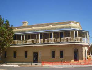 The British Hotel - Sunshine Coast Guide 0