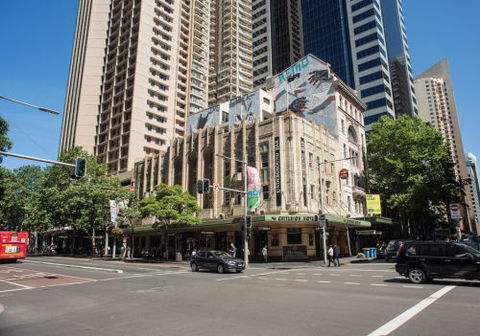 P.J. Gallagher's - Sunshine Coast Guide 1