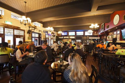 P.J. Gallagher's - Sunshine Coast Guide 2