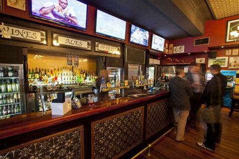 P.J. Gallagher's - Sunshine Coast Guide 4