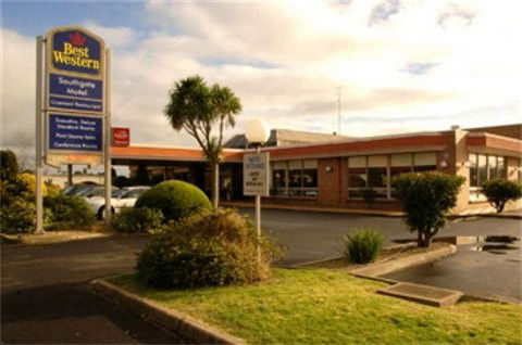 Park Hotel - Sunshine Coast Guide 0
