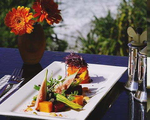 Pacific Hotel - Sunshine Coast Guide 3