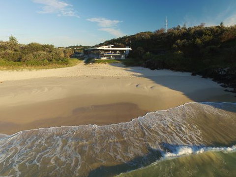 Lighthouse Beach Cafe - Sunshine Coast Guide 1