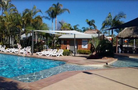 Blue Dolphin Holiday Resort - Sunshine Coast Guide 3