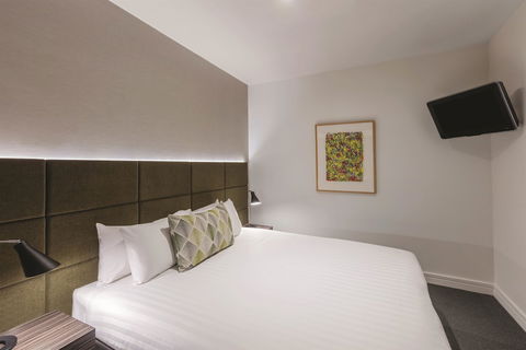 Adina Apartment Hotel Melbourne - Sunshine Coast Guide 6