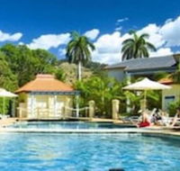 Aqualuna Beach Resort - Sunshine Coast Guide
