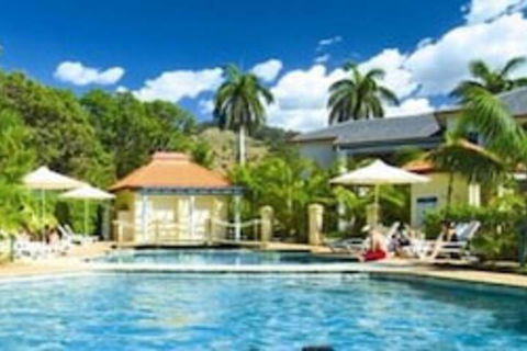 Aqualuna Beach Resort - Sunshine Coast Guide 0