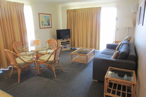 Aqualuna Beach Resort - Sunshine Coast Guide 6