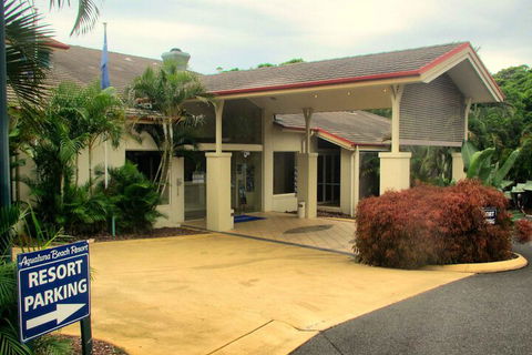 Aqualuna Beach Resort - Sunshine Coast Guide 2