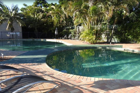 Aqualuna Beach Resort - Sunshine Coast Guide 4