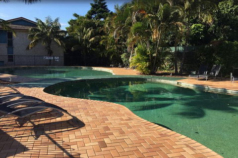 Aqualuna Beach Resort - Sunshine Coast Guide 3
