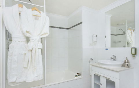Pacific Suites Canberra - Sunshine Coast Guide 6