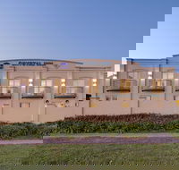 Best Western Crystal Inn - Sunshine Coast Guide