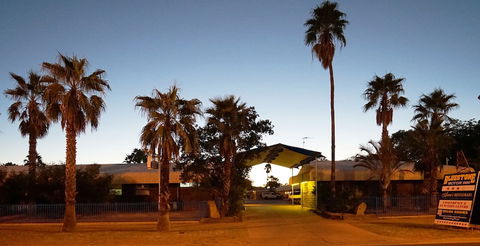 Bluestone Motor Inn - Sunshine Coast Guide 1