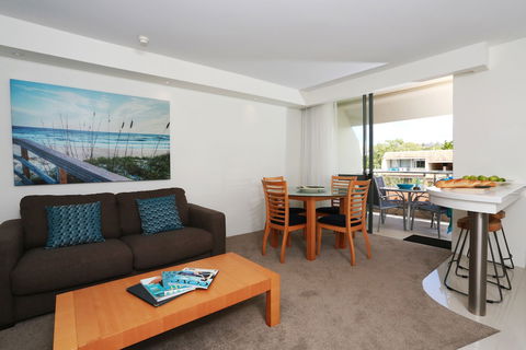 Hotel Laguna - Sunshine Coast Guide 4