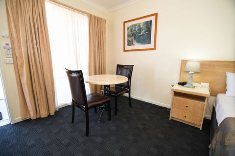 Sandown Heritage Motel - Sunshine Coast Guide 4
