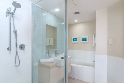 201 Lake Street Apartments - Sunshine Coast Guide 4