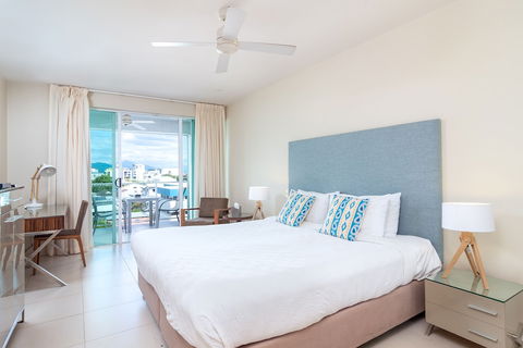 201 Lake Street Apartments - Sunshine Coast Guide 2