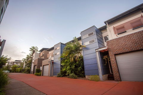 Best Western Plus Quarterdecks Retreat - Sunshine Coast Guide 0