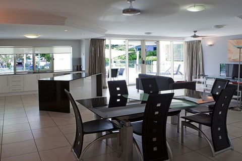 Waters Edge Apartments Cairns - Sunshine Coast Guide 3