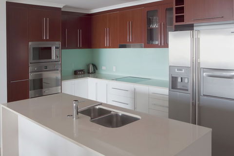 Waters Edge Apartments Cairns - Sunshine Coast Guide 2