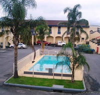 Econo Lodge Hacienda International - Sunshine Coast Guide