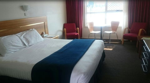 Edgewater Hotel - Sunshine Coast Guide 2