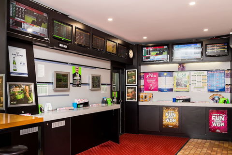 Edgewater Hotel - Sunshine Coast Guide 1