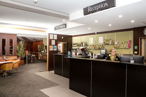 Edgewater Hotel - Sunshine Coast Guide 0