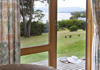 Bruny Island Escapes And Hotel Bruny - Sunshine Coast Guide 1