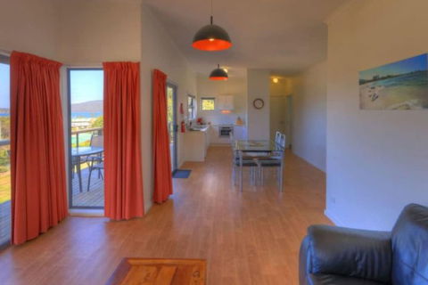 Driftwood Cottages - Sunshine Coast Guide 1