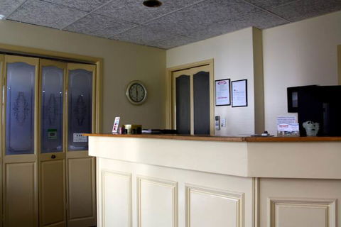 Armidale Motel - Sunshine Coast Guide 1