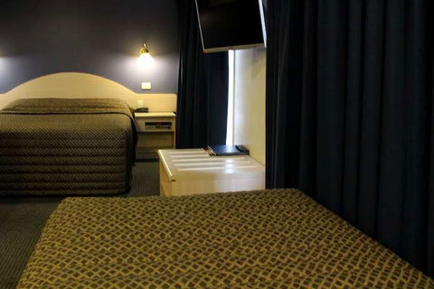 Armidale Motel - Sunshine Coast Guide 4
