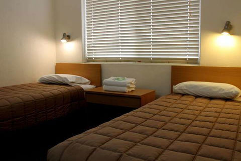 Armidale Motel - Sunshine Coast Guide 3